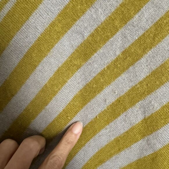 BCBG MAXAZRIA Women’s Asymmetrical Striped Short Sleeve Sweater Size Medium - Picture 12 of 12